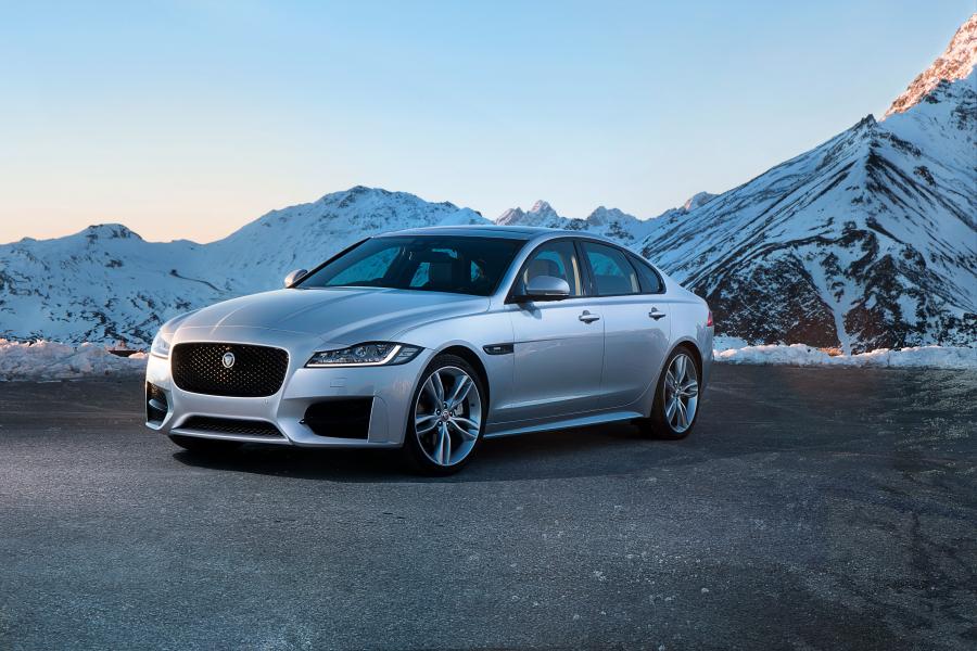  Jaguar XF R-Sport AWD 2016 года  (фото 18 из 21)